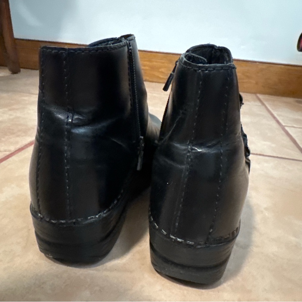 Dansko Black Leather Ankle Boots - size 6.5-7 Classic Zip Closure - Picture 3 of 3